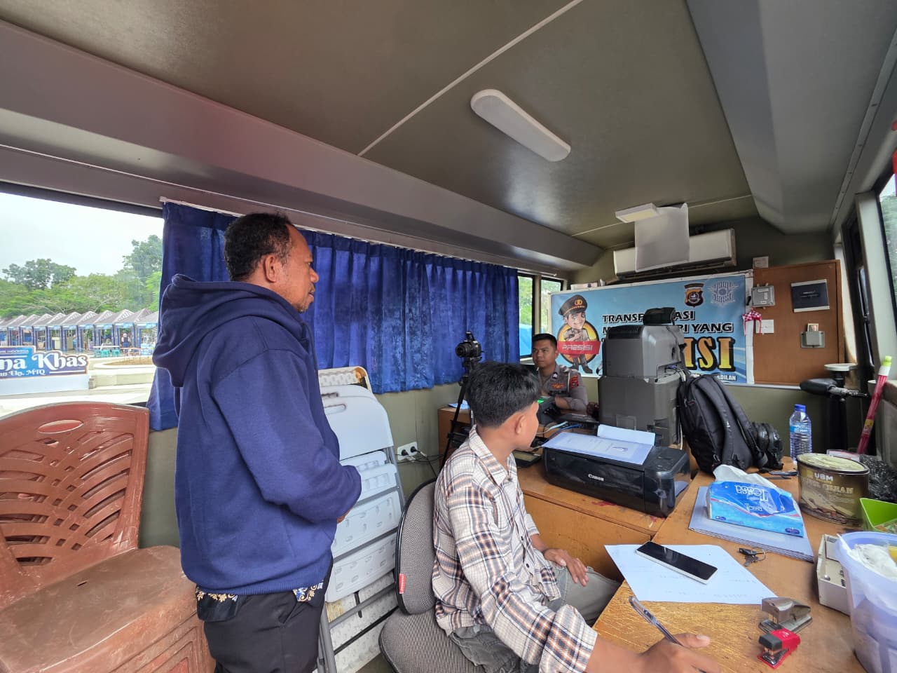 Pelayanan Prima di Stand Polda Sultra, Ditlantas Berikan Konsultasi dan Perpanjangan SIM untuk Masyarakat