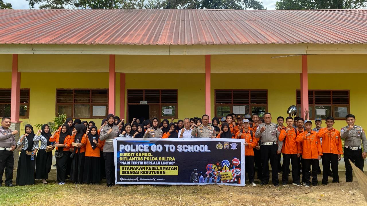 Tanamkan Budaya Tertib Berlalu Lintas, Ditlantas Polda Sultra Gelar Police Go To School di SMKN 6 Kendari