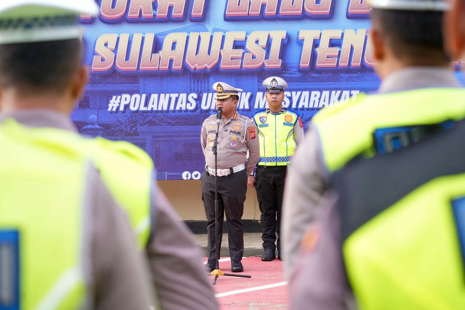 Dirlantas Polda Sultra Tekankan Peran Polantas sebagai Garda Stabilitas Nasional dalam Apel Pagi